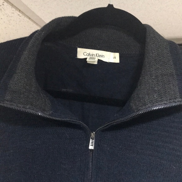 Calvin Klein sweater - Picture 2 of 3